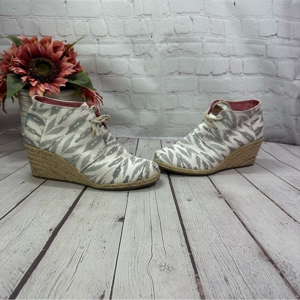 Toms Women's desert Wedge grey ikat canvas Shoes booties sz 8.5 boho southwest
